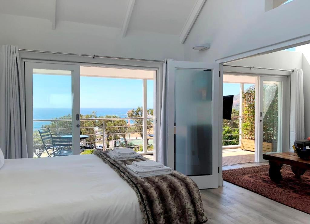 Bright Camps Bay Loft With Stunning Views And Shared Pool Apartment Cape Town Luaran gambar