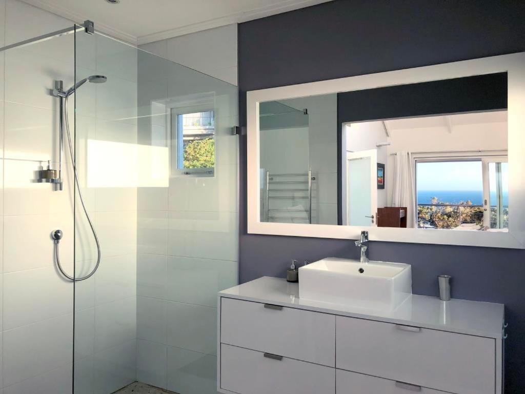 Bright Camps Bay Loft With Stunning Views And Shared Pool Apartment Cape Town Luaran gambar