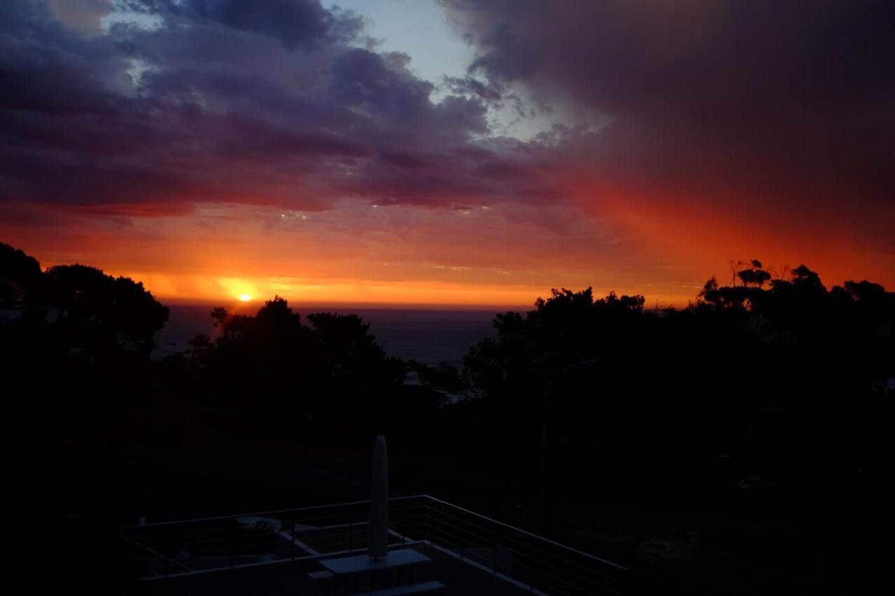 Bright Camps Bay Loft With Stunning Views And Shared Pool Apartment Cape Town Luaran gambar